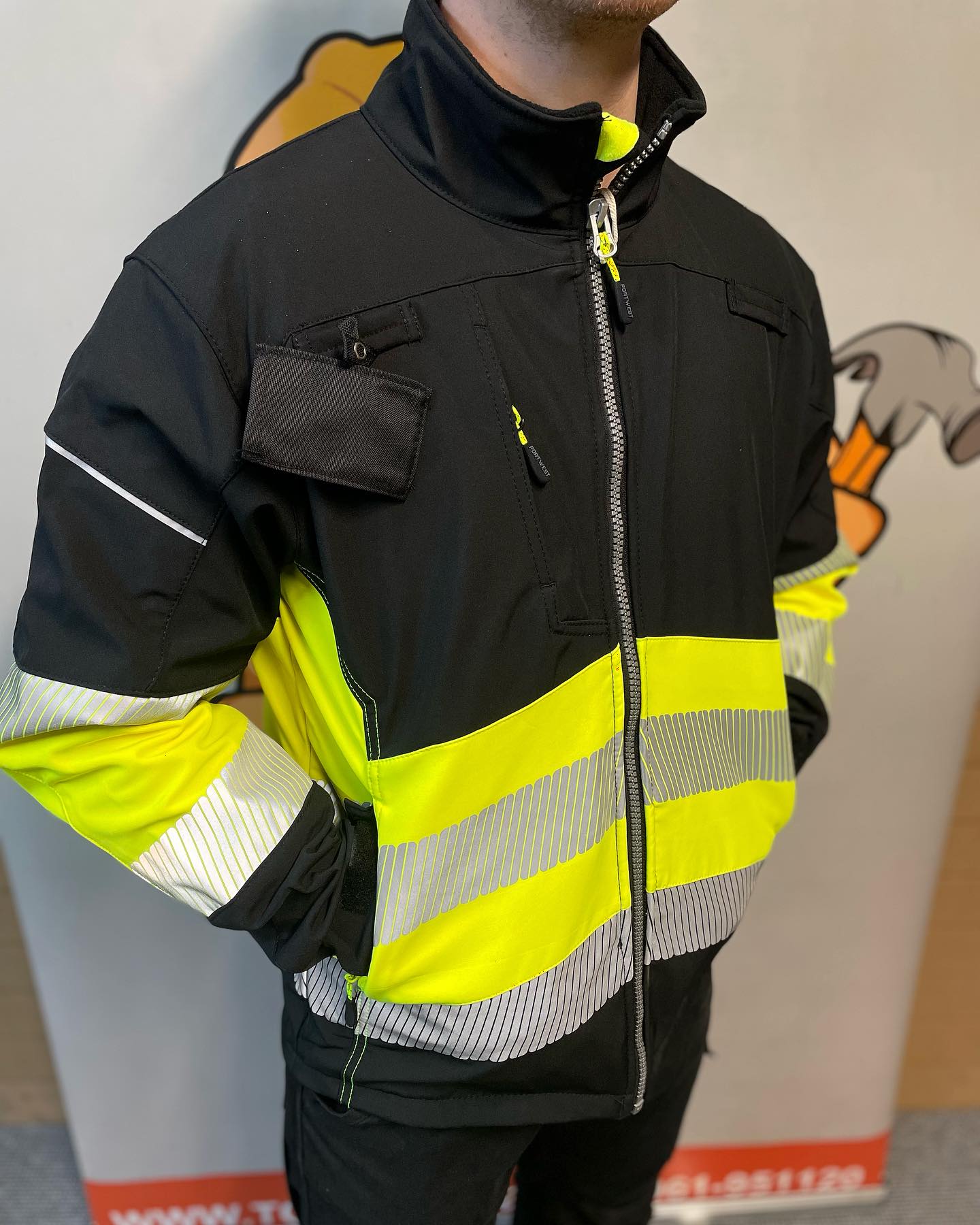 PW3 Hi-Vis Softshell Jacket Black / Yellow