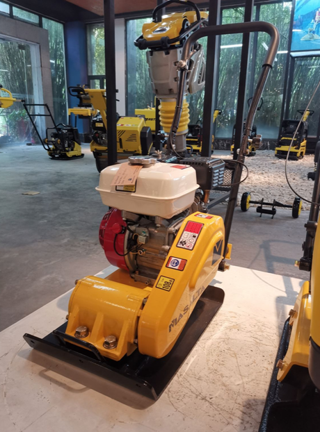 Masalta Honda Wacker Plate (14" Plate) with Water Tank