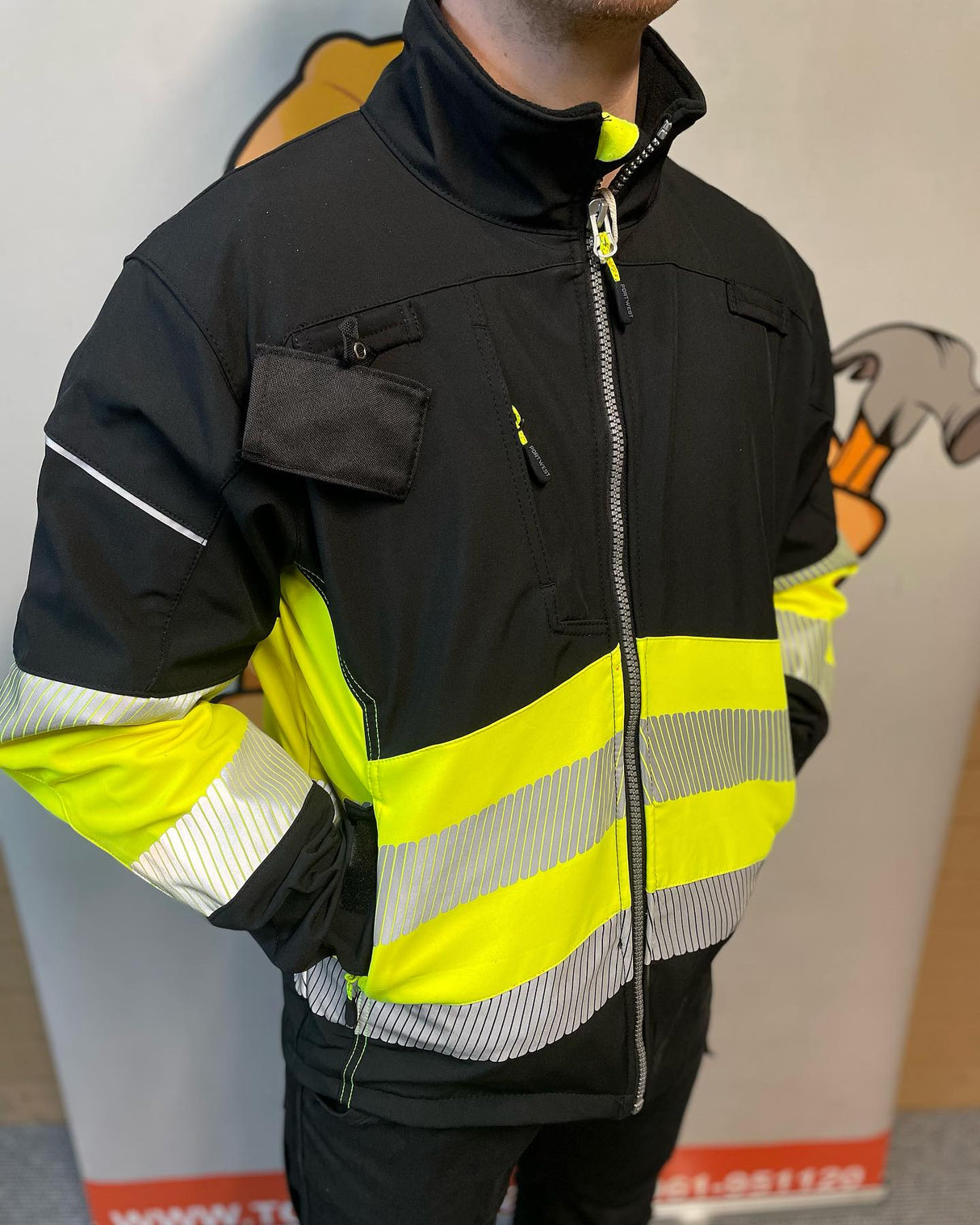 PW3 Hi-Vis Class 1 Softshell Jacket Black / Yellow