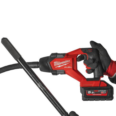 M18 FUEL™ Needle Concrete Vibrator plus M12 Fast 18V Charger Kit
