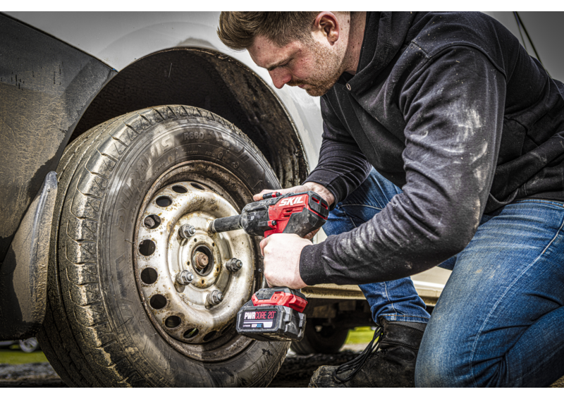 SKIL BRUSHLESS CORDLESS IMPACT WRENCH KIT